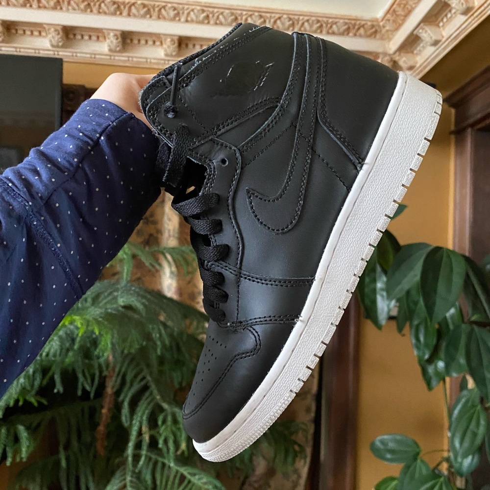 AIR JORDAN 1S black and white